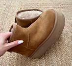 Laarzen Uggs Ugg plateauzool lamswol cognac beige bruin 37, Bruin, Lage of Enkellaarzen, Ophalen of Verzenden, Zo goed als nieuw