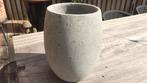 Terracotta pot. Grijs beton kleur, Tuin en Terras, Bloempotten, Ophalen, Zo goed als nieuw, Beton
