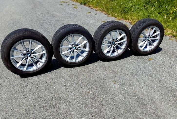 4 très bons pneus hiver 225/55-17, originales BMW , Auto-onderdelen, Banden en Velgen, Banden en Velgen, Winterbanden, 17 inch
