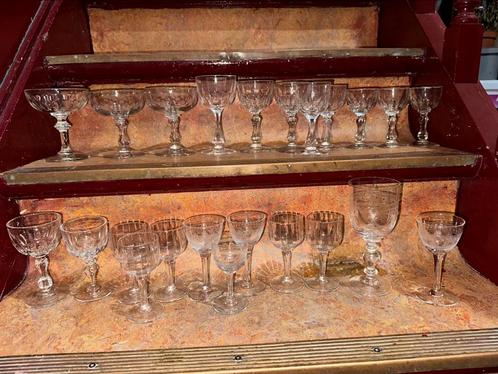 Lot de verres en cristal anciens – taillés / gravés, Antiek en Kunst, Antiek | Kantoor en Zakelijk, Ophalen of Verzenden