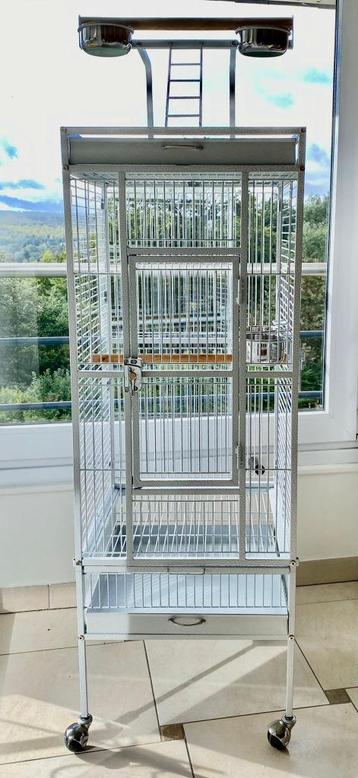 Cage oiseau blanche Yaheetech 1,56 m haut sur roulettes disponible aux enchères