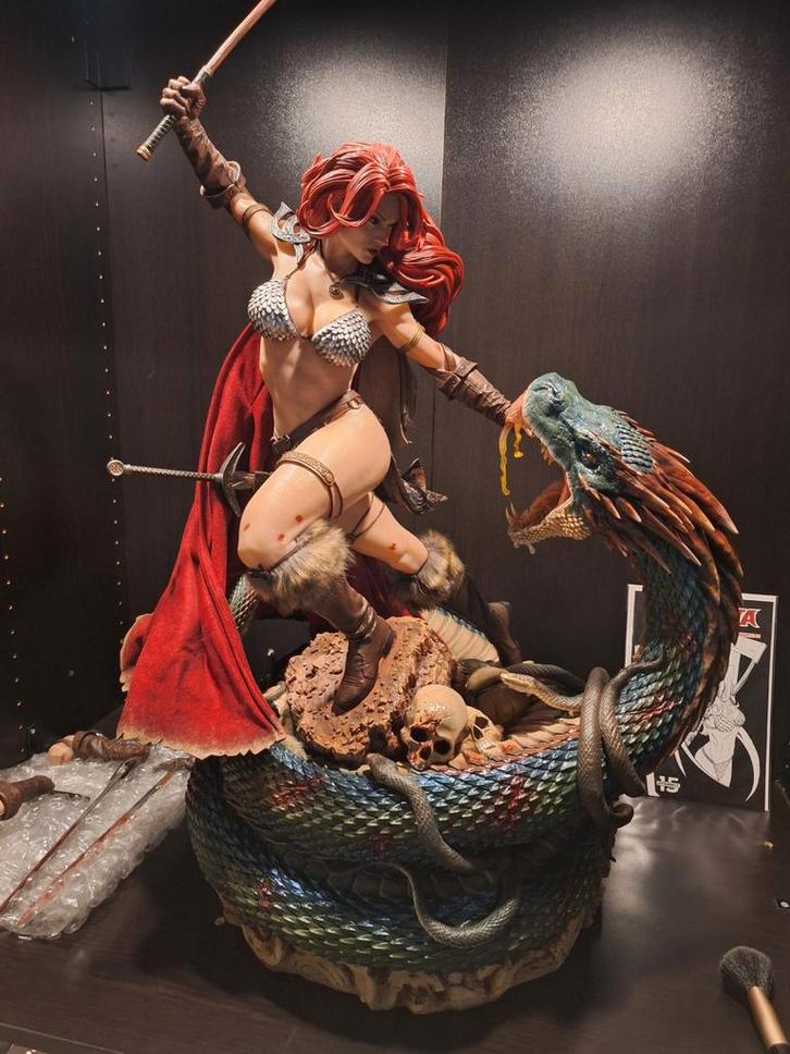 Prime 1 studio red sonja she devil with a vengeance DX, Verzamelen, Beelden en Beeldjes, Zo goed als nieuw, Fantasy, Ophalen