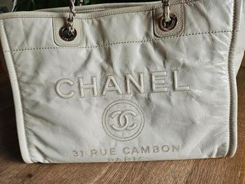 Chanel Deauville small white glazed leather tote bag beschikbaar voor biedingen