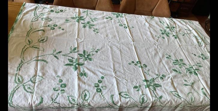 Heel mooi rechthoekig tafelkleed in kruisjessteek, Maison & Meubles, Nappes, Enlèvement ou Envoi