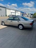 Mercedes E200 Elegance 1998 in zeer goede staat., Auto's, Mercedes-Benz, 1998 cc, Achterwielaandrijving, 4 cilinders, Beige