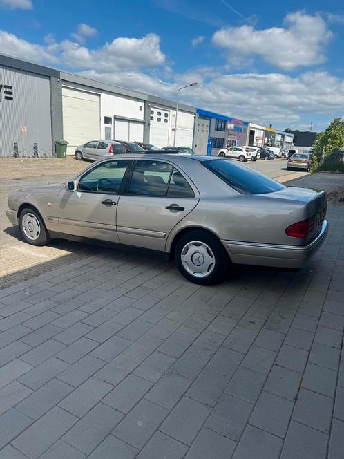Mercedes E200 Elegance 1998 in zeer goede staat., Auto's, Mercedes-Benz, Particulier, E-Klasse, ABS, Airbags, Airconditioning