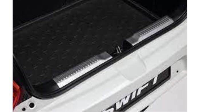 Bekleding achterinstap van een Suzuki Swift, Auto-onderdelen, Interieur en Bekleding, Suzuki, Gebruikt, 3 maanden garantie, Ophalen of Verzenden