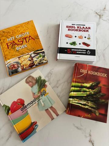 Set van 4 Kookboeken beschikbaar voor biedingen
