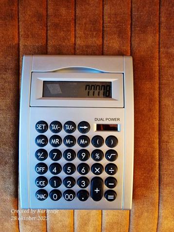 Groot rekenmachine (14cm op 20,5cm) op zonne energie  beschikbaar voor biedingen