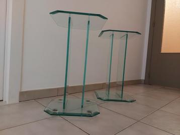 Glazen kolom beschikbaar voor biedingen