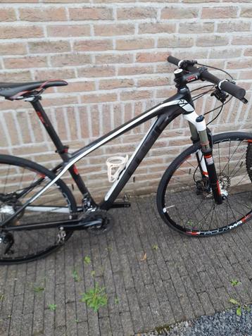 Cube mtb carbon  beschikbaar voor biedingen