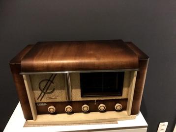 Vintage radio beschikbaar voor biedingen