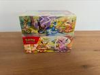 Display mini tins evolutions prismatique FR, Ophalen of Verzenden, Zo goed als nieuw, Boosterbox, Foil