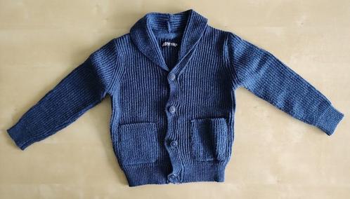 Warme gebreide klassieke blauwe vest, maat 104, Kinderen en Baby's, Kinderkleding | Maat 104, Zo goed als nieuw, Jongen, Trui of Vest