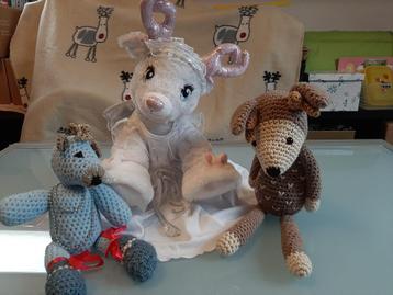 Zelf gemaakte knuffels beschikbaar voor biedingen