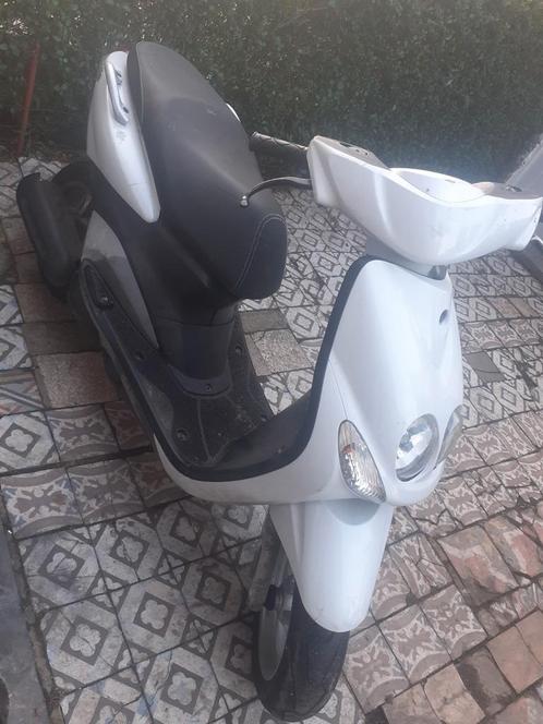 Scooter classe B pour pièces ou à réparer, Vélos & Vélomoteurs, Scooters | Peugeot, Utilisé, Enlèvement ou Envoi