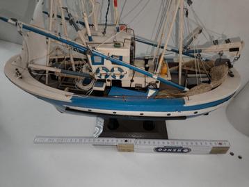 Decoratieve vissersboot beschikbaar voor biedingen