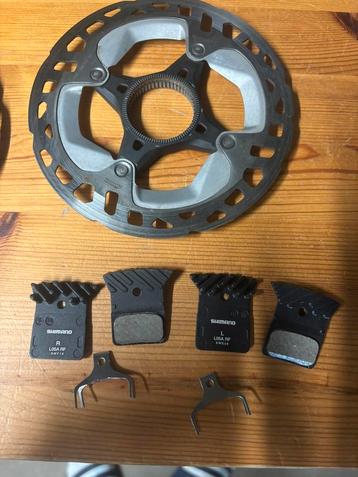 Shimano SCHIJFREMBLOKKEN EN SCHIJFREMMEN beschikbaar voor biedingen