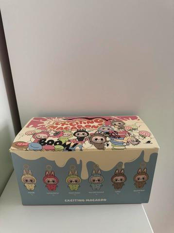 Boite de 6 peluches Labubu macaron beschikbaar voor biedingen