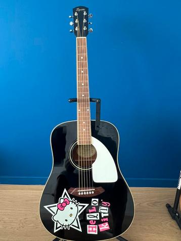 Hello Kitty Acoustic Guitar Squire by Fender + case  disponible aux enchères