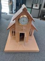Handgemaakt houten kerkje met klok en lampje, Huis en Inrichting, Woonaccessoires | Klokken, Ophalen, Zo goed als nieuw