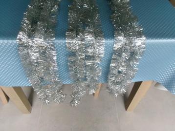 3 zilverkleurige slingers (7cm br)        beschikbaar voor biedingen