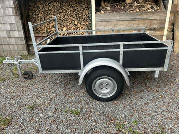 Enkelassige aanhangwagen van 750 kg in uitstekende staat beschikbaar voor biedingen