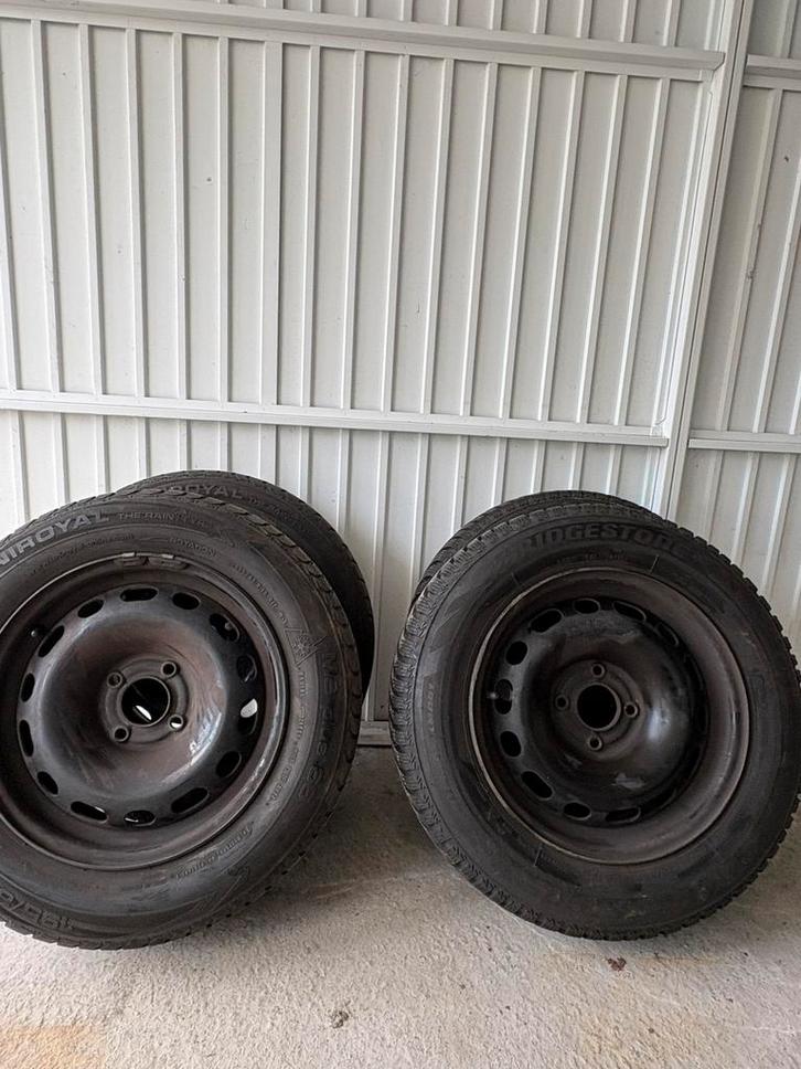 Winterbanden op velgen 195/65 R15 91T Uniroyal&Bridgestone, Auto-onderdelen, Banden en Velgen, Banden en Velgen, Winterbanden