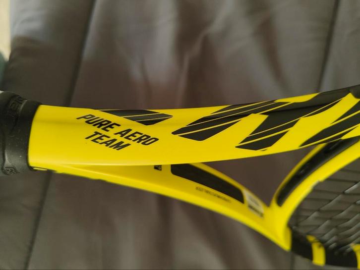 Racket Pure Aero Team L4 van Babolat, Sport en Fitness, Tennis, Zo goed als nieuw, Racket, Babolat, L4, Ophalen of Verzenden