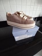 Sneakers, Beige, Ophalen of Verzenden, Zo goed als nieuw, Sneakers