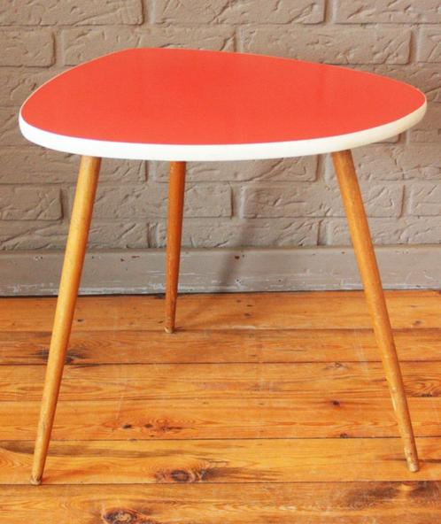 Vintage Salontafeltje Met Rood Formica Blad / Jaren 60, Maison & Meubles, Tables | Tables de salon, Comme neuf, Autres essences de bois