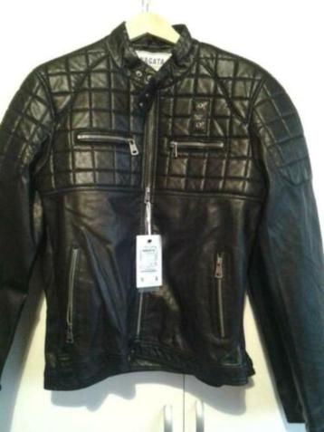 Nieuwe leren jassen en overhemden beschikbaar voor biedingen