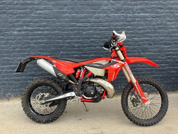 Beta 300 RR enduro 2takt 2022 in goede staat beschikbaar voor biedingen