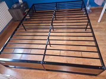 Metalen bedframe nieuw. beschikbaar voor biedingen