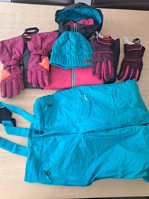 Skijas en Broek meisje 12 jaar + 2 paar handschoenen en muts, Kleding | Dames, Wintersportkleding, Zo goed als nieuw, Overige typen