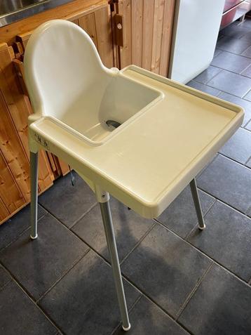 Chaise blanche pour bébé : 