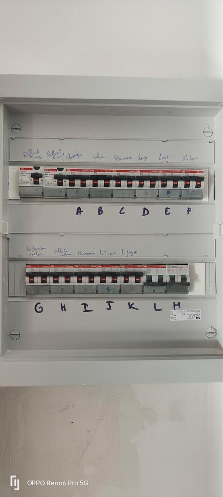 Je suis électricien qualifié à Bruxelles avec bon prix, Doe-het-zelf en Bouw, Elektriciteit en Kabels, Zo goed als nieuw, Ophalen of Verzenden