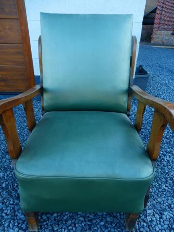 Oude fauteuil om te ontspannen! ! Kleur groen beschikbaar voor biedingen