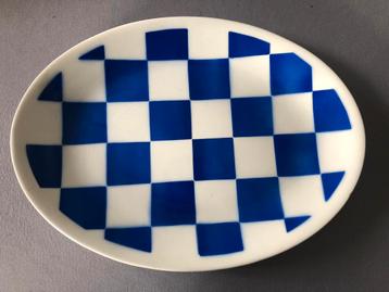 Boch damier ovale schaal wit blauw beschikbaar voor biedingen