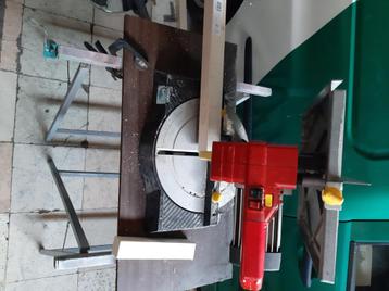Zaagmachine gezocht als op foto beschikbaar voor biedingen