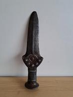 Dague de fer avec moulage de fer ornemental vers 1910, Antiek en Kunst, Kunst | Niet-Westerse kunst, Ophalen of Verzenden