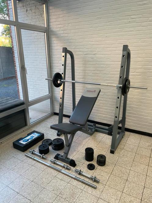 Compleet krachtstation: squat rack + bank + gewichten – €600, Sport en Fitness, Fitnessmaterialen, Gebruikt, Halterset, Ophalen