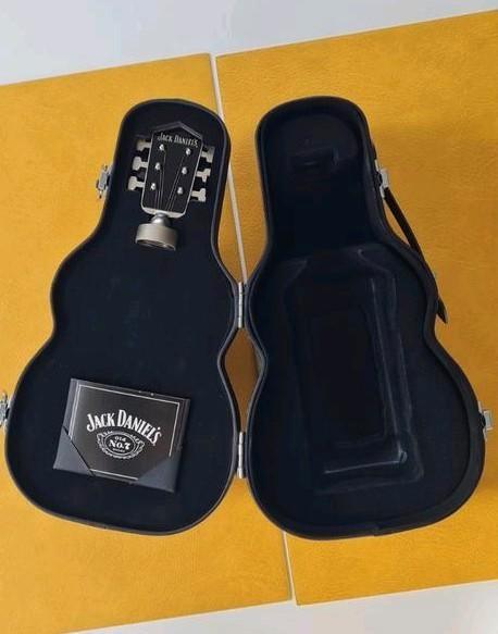 Gitaarkoffer (box, verpakking) Jack Daniels Old No.7, Verzamelen, Merken en Reclamevoorwerpen, Verpakking, Ophalen