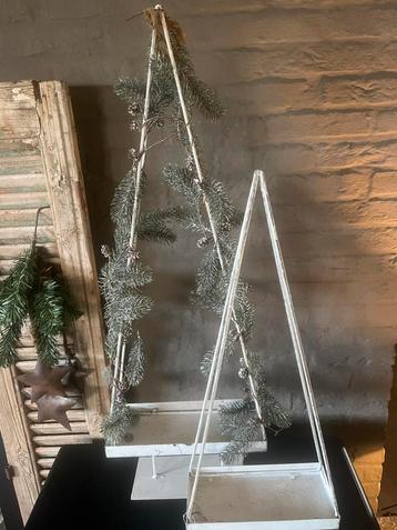 Metalen frame voor kerstboom beschikbaar voor biedingen