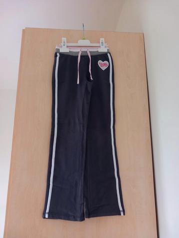 Sportbroek/joggingbroek maat 128, zeer goede staat beschikbaar voor biedingen