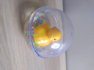 Babyspeelgoed bal met eendje beschikbaar voor biedingen