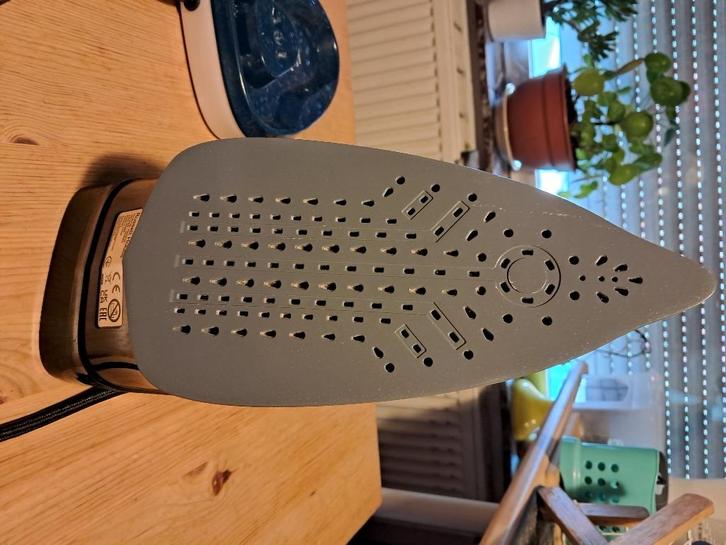 Russel Hobbs draadloze strijkbout, Elektronische apparatuur, Strijkijzers en Strijkplanken, Zo goed als nieuw, Draadloos strijkijzer
