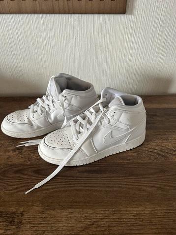 Witte Nike air jordan maat 39, Ophalen, Zo goed als nieuw