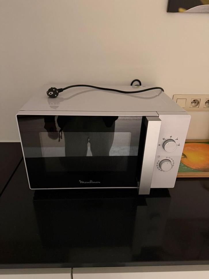 Moulinex microgolfoven, Elektronische apparatuur, Microgolfovens, Zo goed als nieuw, Vrijstaand, Microgolfoven, 45 tot 60 cm, Draaiplateau