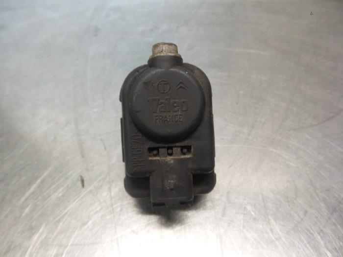 Moteur phare d'un Peugeot Expert, Autos : Pièces & Accessoires, Éclairage, Peugeot, Utilisé, 3 mois de garantie, Enlèvement ou Envoi